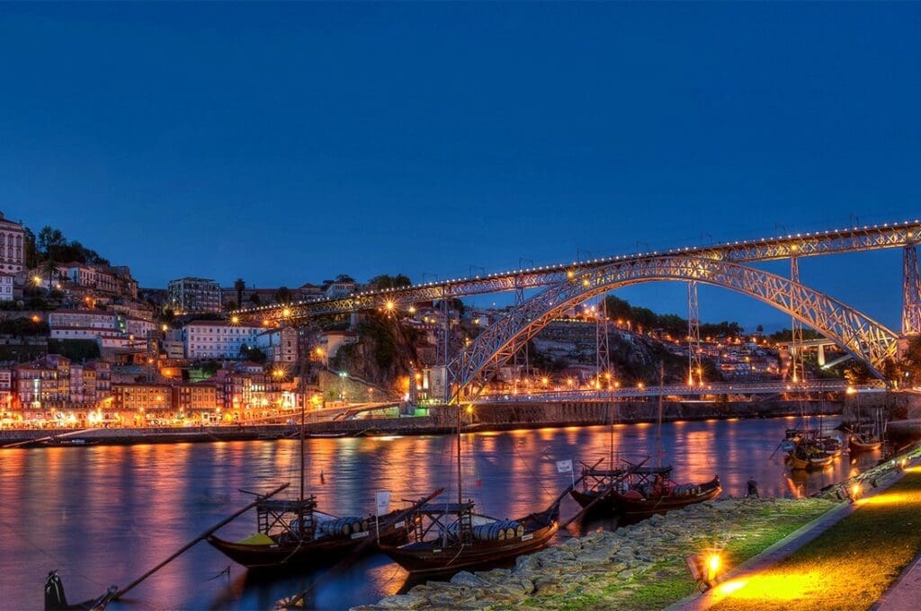 Porto brug bij nacht